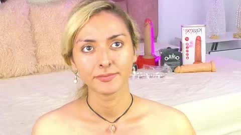 lunitadiva online show from November 19, 2025, 1:55 pm