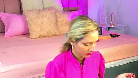 lunitadiva online show from December 19, 2025, 3:19 pm