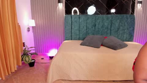 Snapshot of lunna_rohuse chatting on July 28, 2026, 7:04 pm Luna online show from July 28, 2026, 7:04 pm
