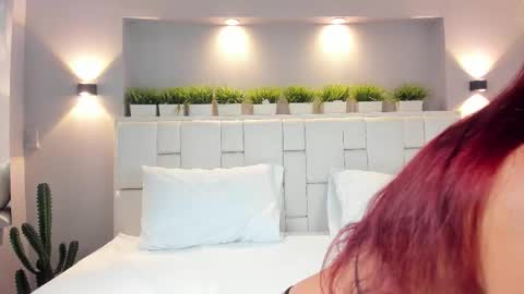 L U N N A online show from January 8, 2026, 4:15 am