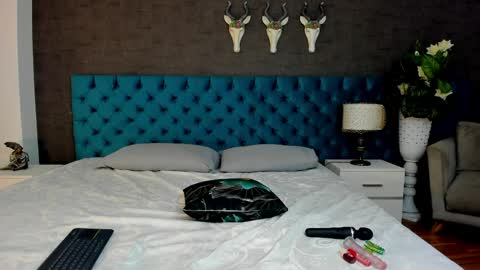 Luna online show from April 6, 2026, 3:57 pm