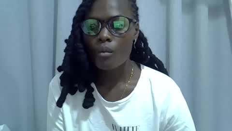 sweet girl online show from October 19, 2025, 10:21 pm