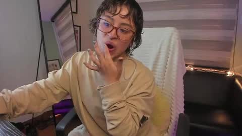 Snapshot of lusiana__ chatting on May 12, 2026, 12:35 pm Luci online show from May 12, 2026, 12:35 pm