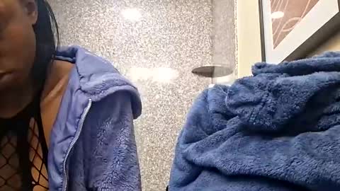 luvbug555 online show from November 28, 2025, 12:19 pm