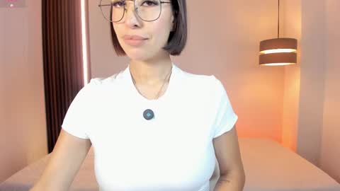 Snapshot of luvely_unique chatting on October 28, 2025, 1:58 pm Lu. online show from October 28, 2025, 1:58 pm