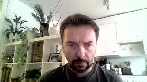 Snapshot of luvly chatting on January 2, 2025, 9:43 am Luvly online show from January 2, 2025, 9:43 am