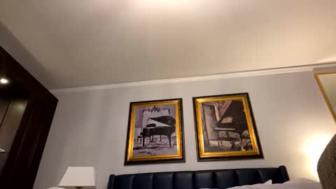 luvs2kiss online show from September 11, 2025, 4:56 am