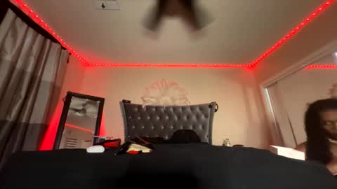 luvvlee online show from October 17, 2025, 12:01 am