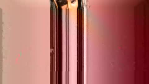 luvvlee online show from April 18, 2026, 1:48 pm