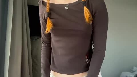 Snapshot of lux_angel chatting on June 8, 2026, 12:36 am lux_angel online show from June 8, 2026, 12:36 am