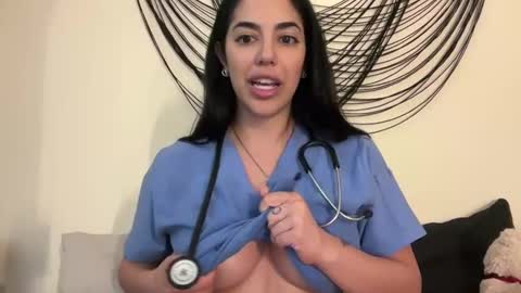 luxcher22 online show from February 5, 2025, 6:13 am