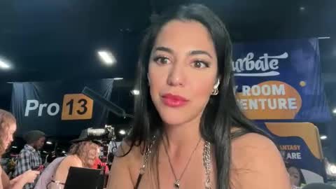 Snapshot of luxcher22 chatting on October 24, 2025, 10:17 pm luxcher22 online show from October 24, 2025, 10:17 pm