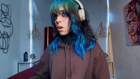 Snapshot of luxiel_ chatting on May 15, 2026, 9:22 pm Luxiel 3 online show from May 15, 2026, 9:22 pm