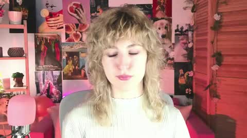 Snapshot of luxrayi chatting on January 8, 2025, 11:43 am Ray online show from January 8, 2025, 11:43 am