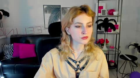 Snapshot of luxrayi chatting on January 25, 2025, 2:58 pm Ray online show from January 25, 2025, 2:58 pm