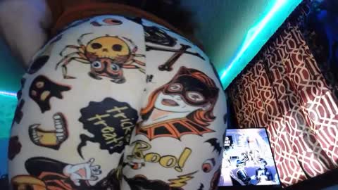 luxuriousuburbawife online show from October 28, 2025, 3:04 pm