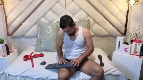 Lesly And Arnold online show from February 5, 2025, 4:06 am