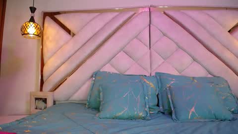 Lesly And Arnold online show from November 17, 2025, 3:23 am