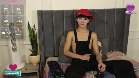 Snapshot of luxuryheaven chatting on October 7, 2025, 8:39 pm Tommy and Polly online show from October 7, 2025, 8:39 pm