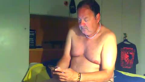 Snapshot of luxx72boy chatting on July 14, 2026, 3:11 am luxx72boy online show from July 14, 2026, 3:11 am