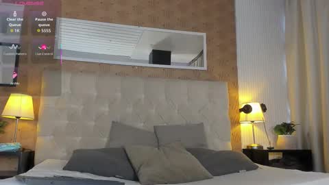 Lyan online show from November 19, 2025, 7:36 pm