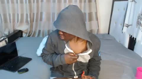 lyiajee online show from October 29, 2025, 7:21 am