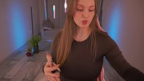 lylanimfa online show from March 5, 2025, 10:00 am