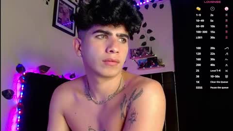 Lyle Bennett Freelance Model online show from February 22, 2025, 12:51 pm