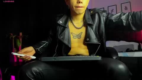 Lyle Bennett Freelance Model online show from July 24, 2026, 12:03 pm