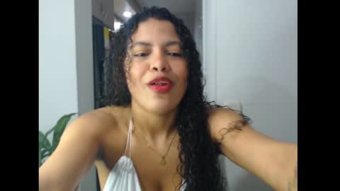 lylii_evans online show from December 4, 2024, 2:53 am