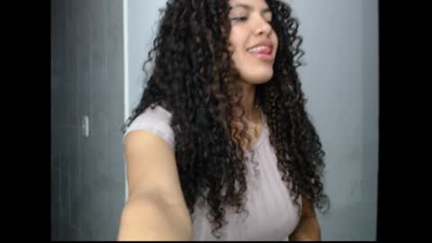 lylii_evans online show from January 7, 2025, 3:35 am