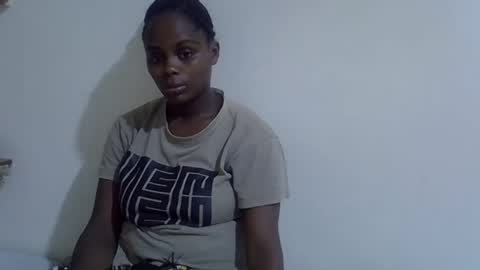 lyn_anna online show from March 19, 2026, 7:18 pm