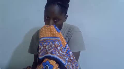 lyn_anna online show from April 14, 2026, 3:23 am