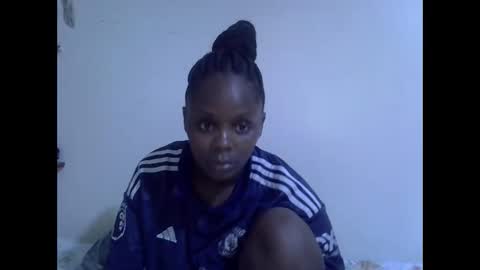 lyn_anna online show from May 10, 2026, 2:44 pm