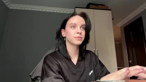 Snapshot of lynettawiseman chatting on May 17, 2026, 10:11 am Eva online show from May 17, 2026, 10:11 am