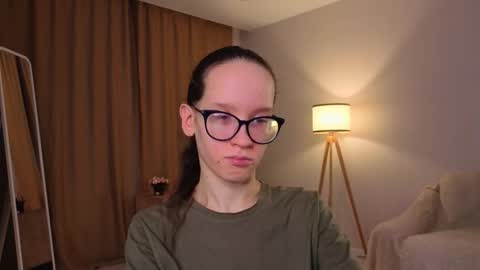 Snapshot of lynettebails chatting on January 19, 2026, 4:22 pm Sara online show from January 19, 2026, 4:22 pm