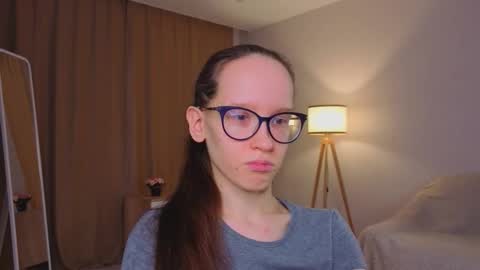 Snapshot of lynettebails chatting on March 1, 2026, 4:09 pm Sara online show from March 1, 2026, 4:09 pm