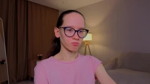 Snapshot of lynettebails chatting on April 2, 2026, 4:04 pm Sara online show from April 2, 2026, 4:04 pm