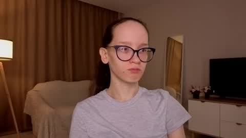Snapshot of lynettebails chatting on April 14, 2026, 4:13 pm Sara online show from April 14, 2026, 4:13 pm