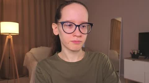 Snapshot of lynettebails chatting on May 14, 2026, 4:14 pm Sara online show from May 14, 2026, 4:14 pm