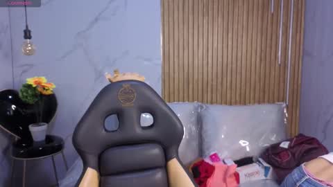 lynn_turner_ online show from February 19, 2026, 12:56 pm