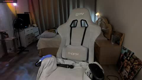 lynne_dawson online show from April 15, 2026, 6:48 pm