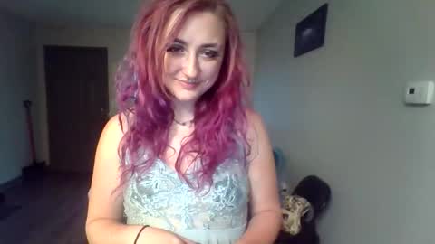 Snapshot of lynnkitten69000 chatting on April 14, 2026, 11:33 pm Lynn online show from April 14, 2026, 11:33 pm