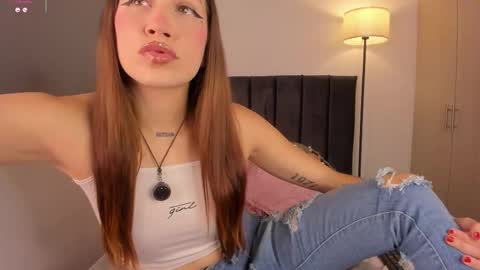 Snapshot of lynnsam_ chatting on October 12, 2025, 9:47 pm lynnsam_ online show from October 12, 2025, 9:47 pm