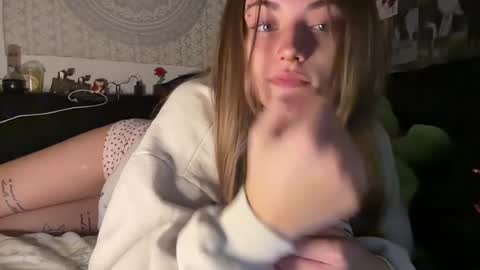 lynnxadams online show from July 23, 2026, 4:10 am