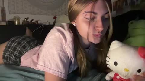 lynnxadams online show from July 26, 2026, 2:42 am