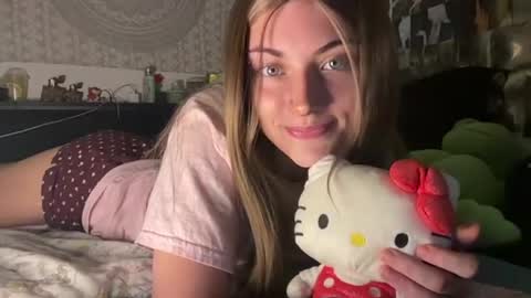 lynnxadams online show from July 28, 2026, 11:48 pm