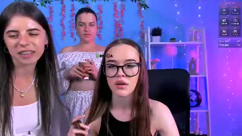 lyra_desire online show from July 20, 2026, 12:51 pm
