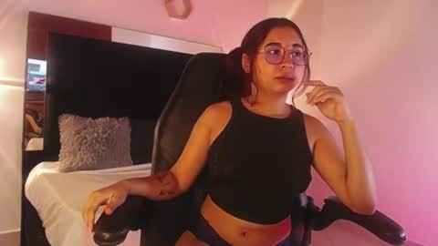 Snapshot of lyrarose_ chatting on August 5, 2026, 11:24 am Lyra online show from August 5, 2026, 11:24 am
