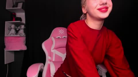 Snapshot of lyrav1el chatting on May 29, 2026, 4:27 pm Lyra 3 online show from May 29, 2026, 4:27 pm